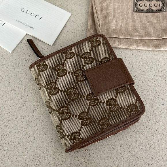 $1,185 New Authentic GUCCI Wallet Signature canvas Beige brown Zip Around - Picture 1 of 14